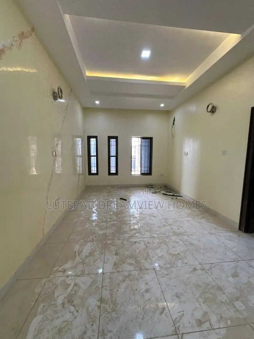 5bdrm Townhouse/Terrace in Jahi for sale