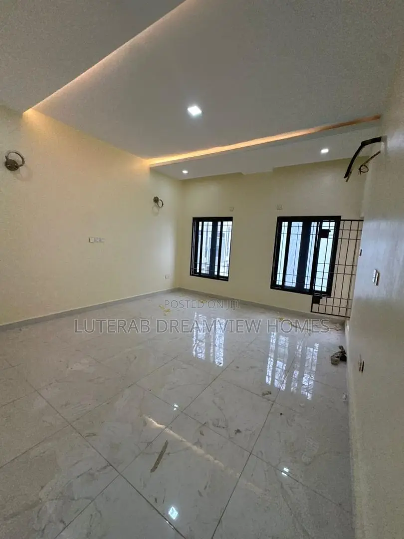 5bdrm Townhouse/Terrace in Jahi for sale