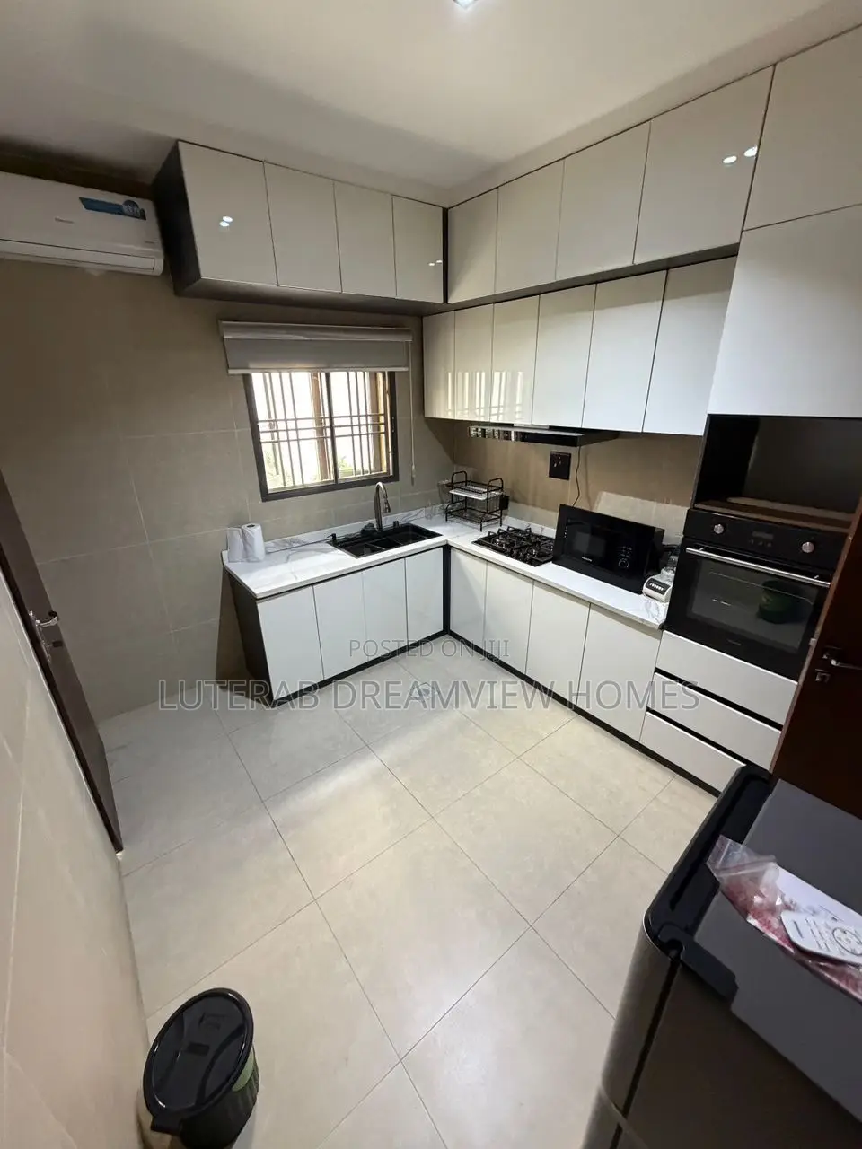 Furnished 10bdrm Townhouse/Terrace in Jahi for sale