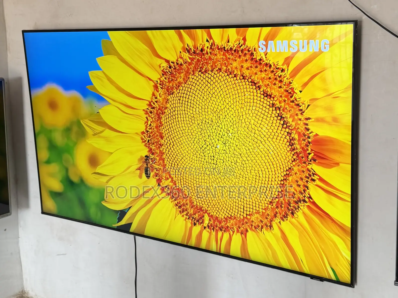 65” Samsung Smart TV Au8000 Crystal Uhd Model for Sale