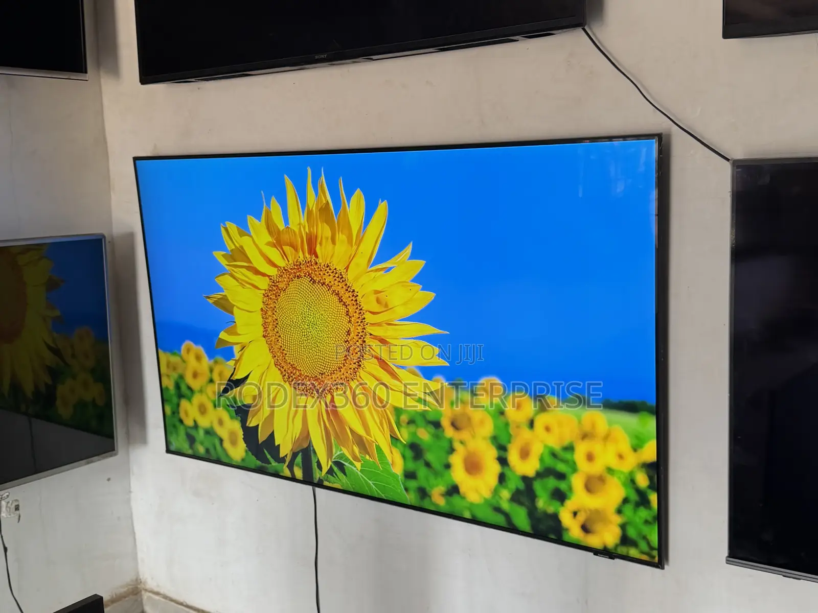 65” Samsung Smart TV Au8000 Crystal Uhd Model for Sale