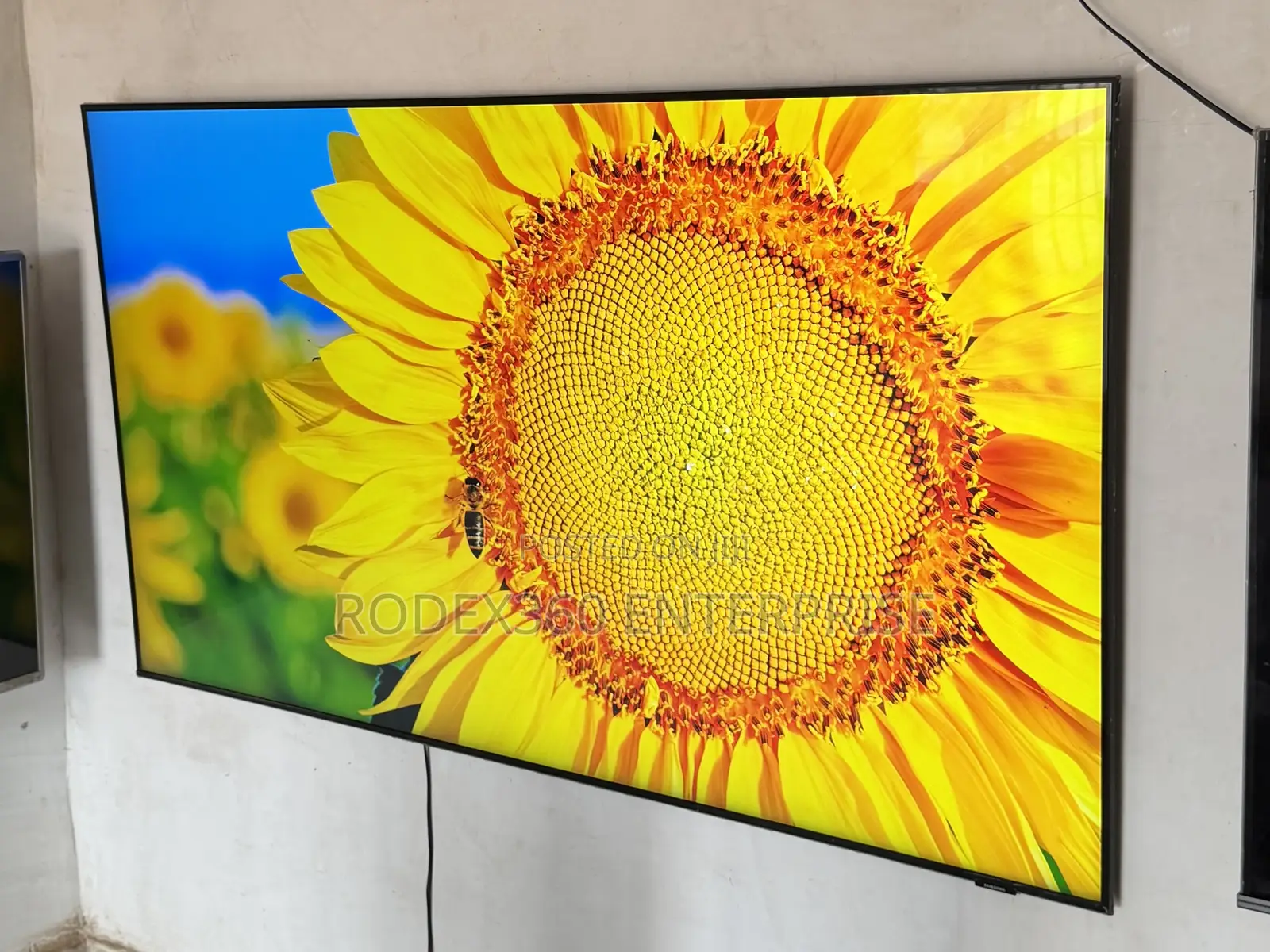 65” Samsung Smart TV Au8000 Crystal Uhd Model for Sale