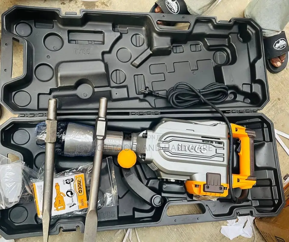 16kg Heavy-Duty Ingco Demolition Breaker 1700w