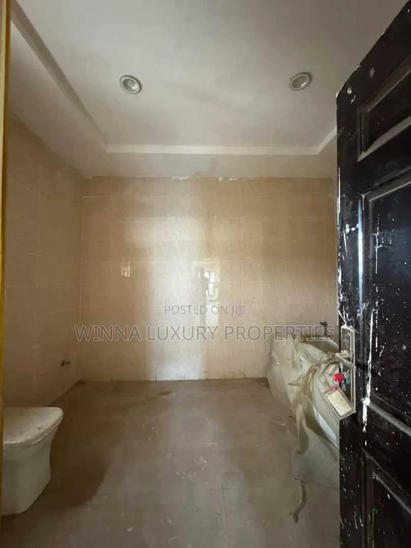 6bdrm Townhouse/Terrace in Mabushi for sale