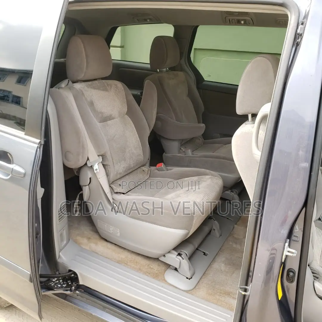 Toyota Sienna LE 2009 Gray