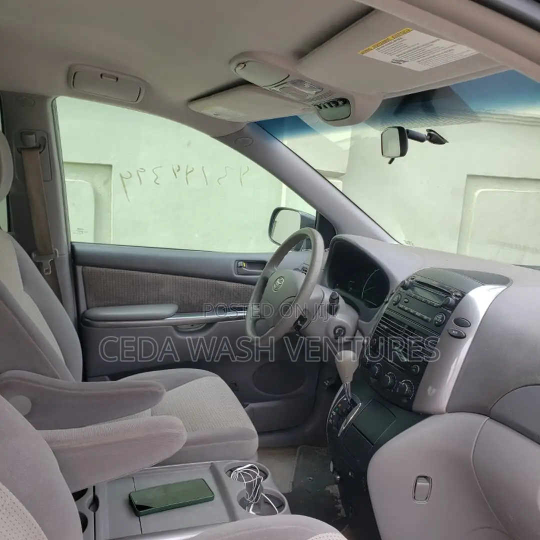 Toyota Sienna LE 2009 Gray