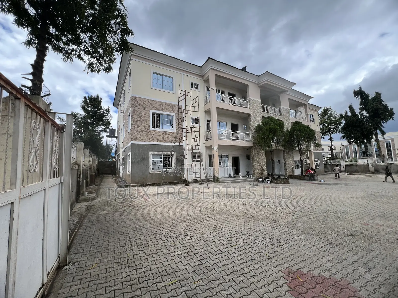 18bdrm Block of Flats in Garki 2 for rent