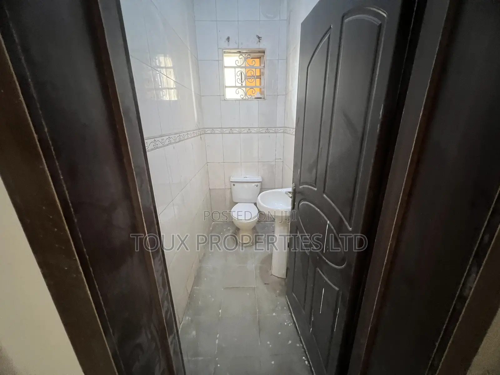18bdrm Block of Flats in Garki 2 for rent