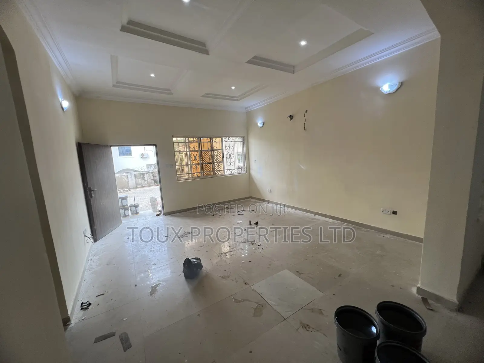 18bdrm Block of Flats in Garki 2 for rent