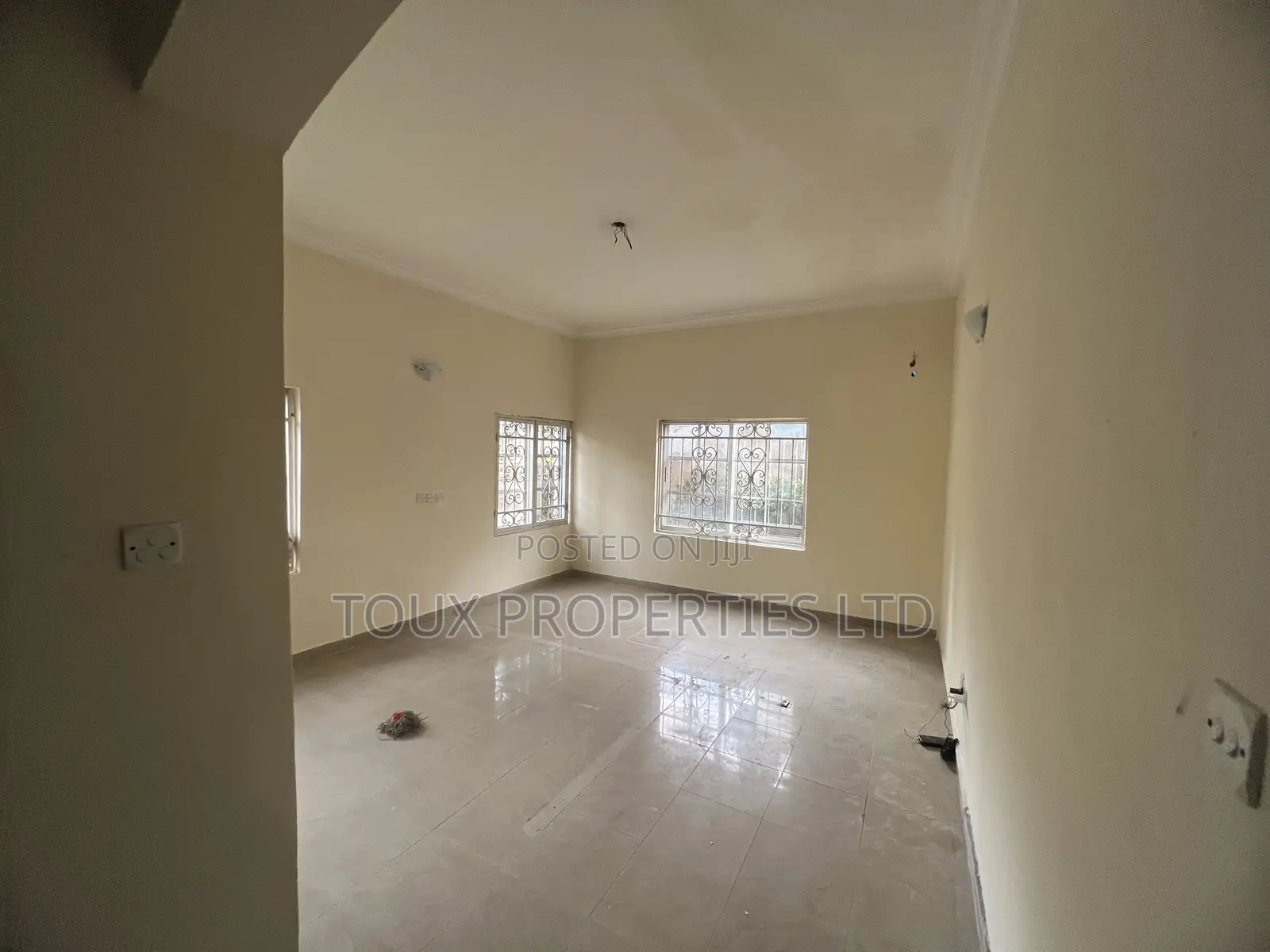 18bdrm Block of Flats in Garki 2 for rent