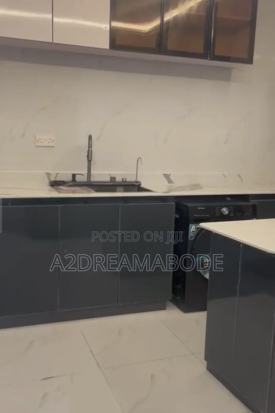 3bdrm Apartment in Ikeja Gra for rent