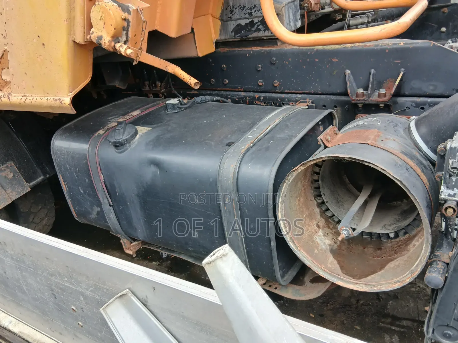 Man Truck With Auxiliary