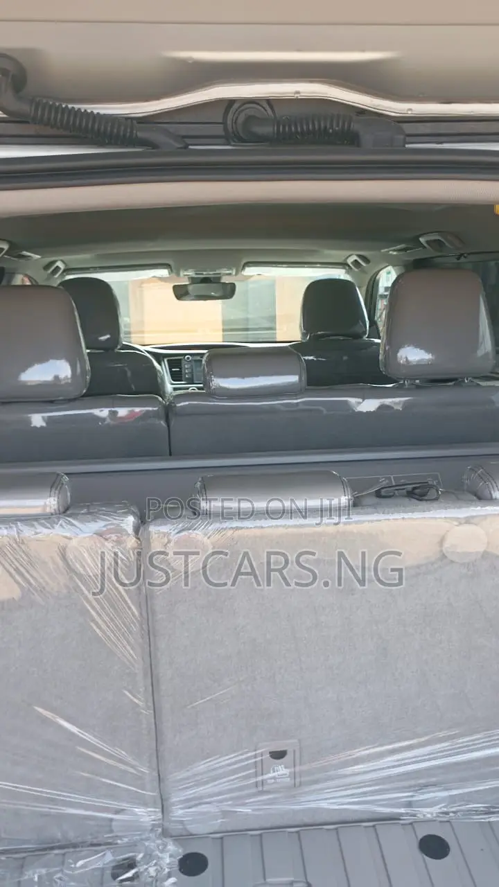 Toyota Highlander XLE 4x4 V6 (3.5L 6cyl 8A) 2017 Gray
