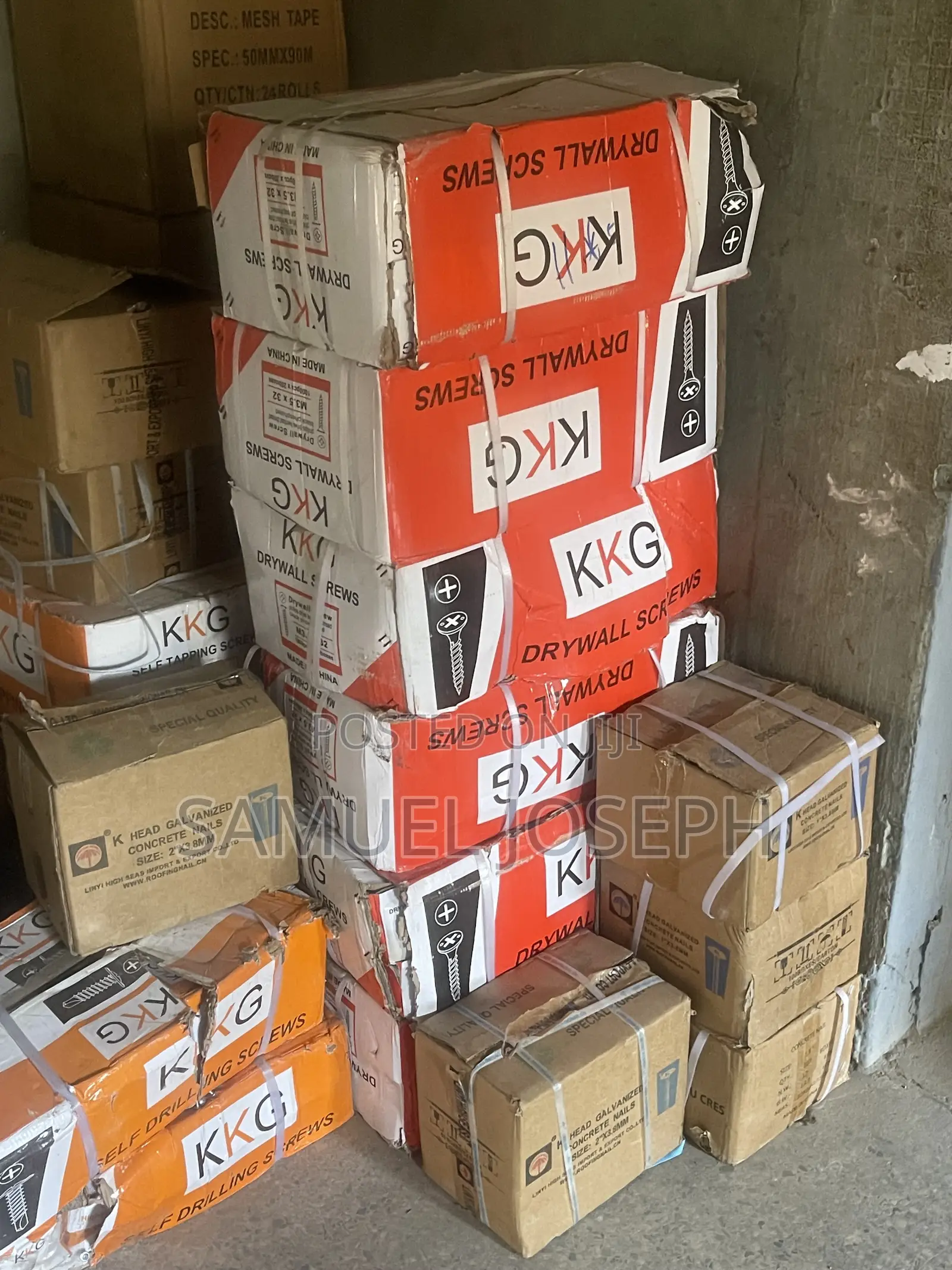 Black Screw (Board Ceiling)