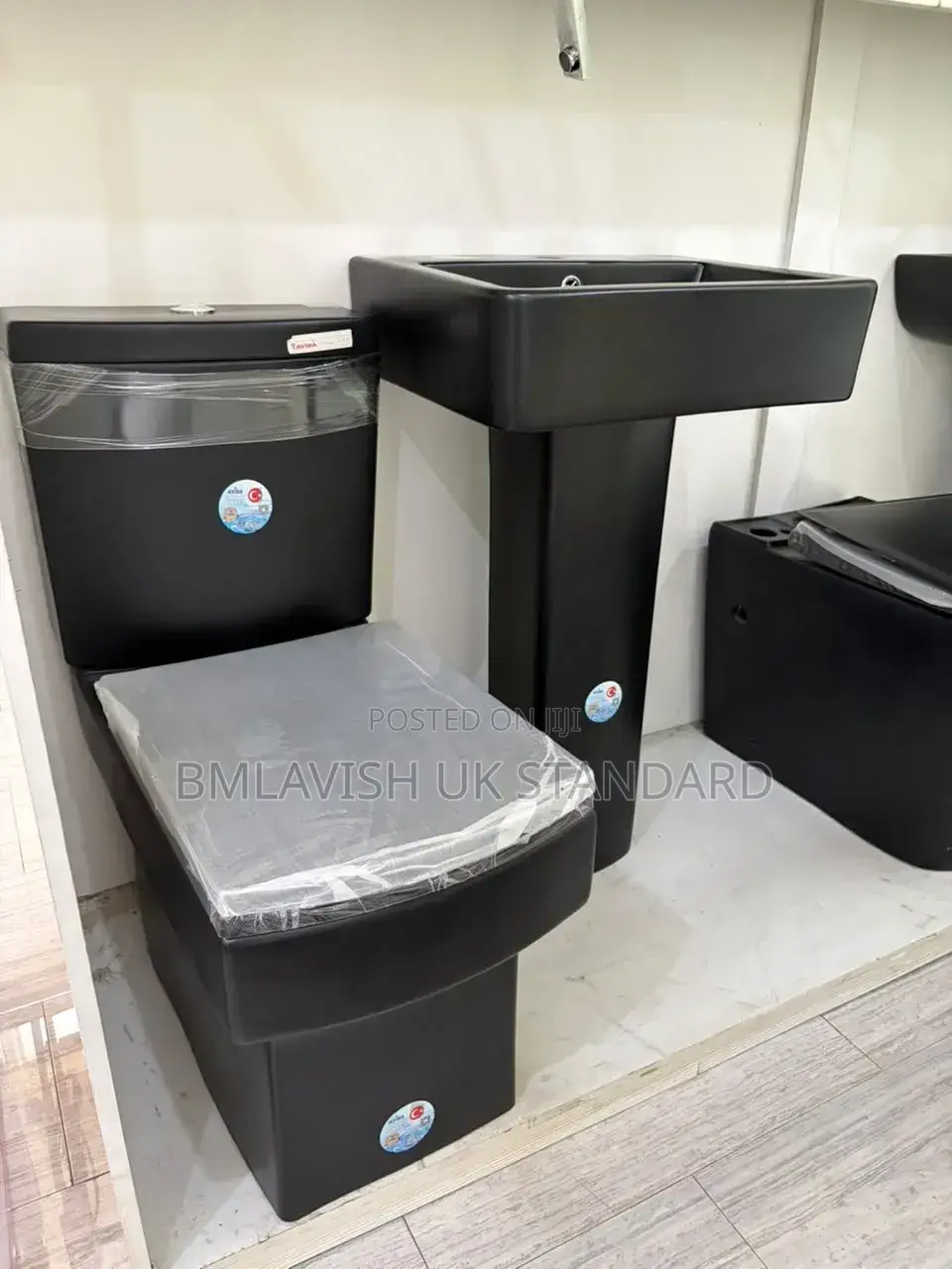 Morden Matte Black Close-Coupled Toilet Set