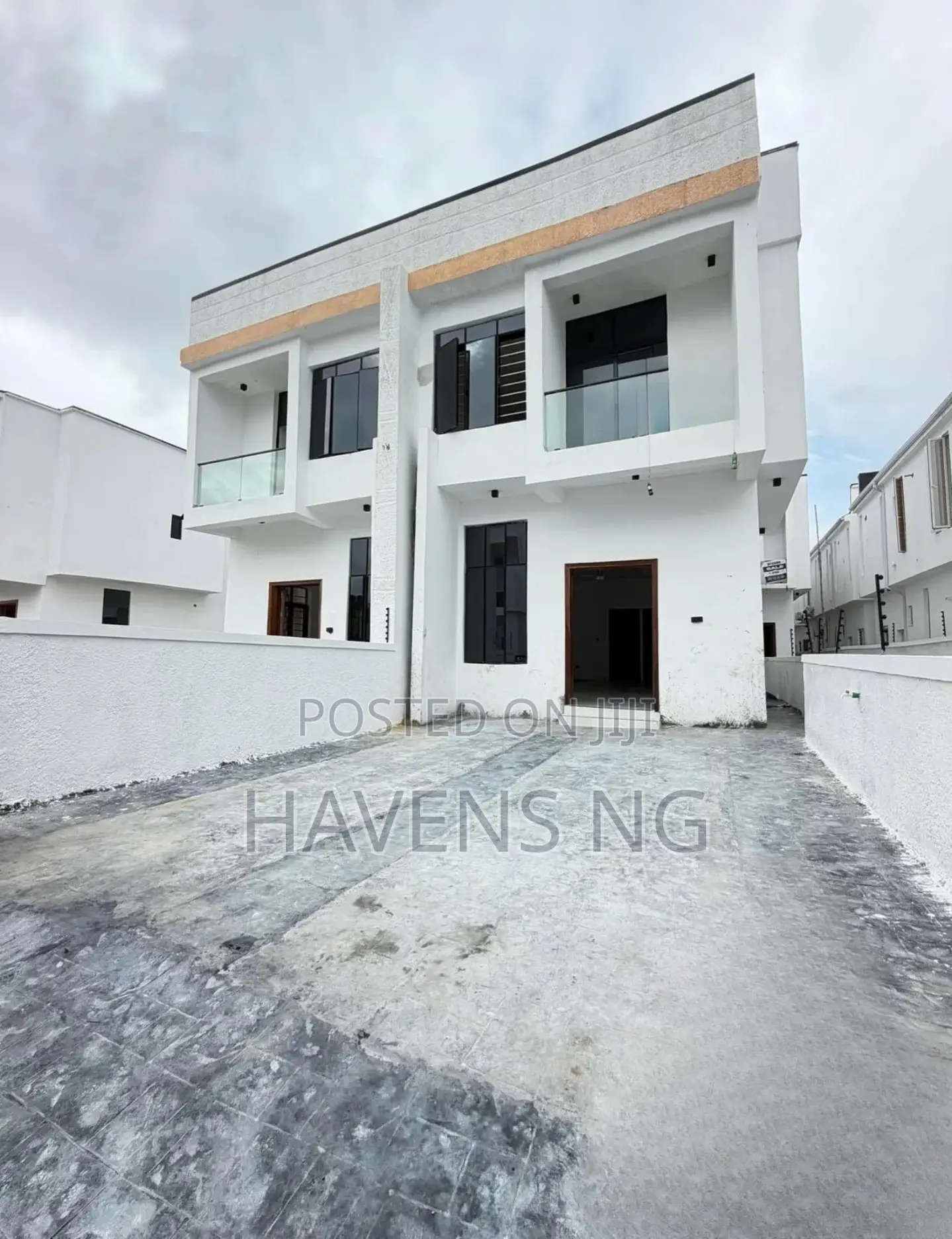 4bdrm Duplex in Ikota for sale