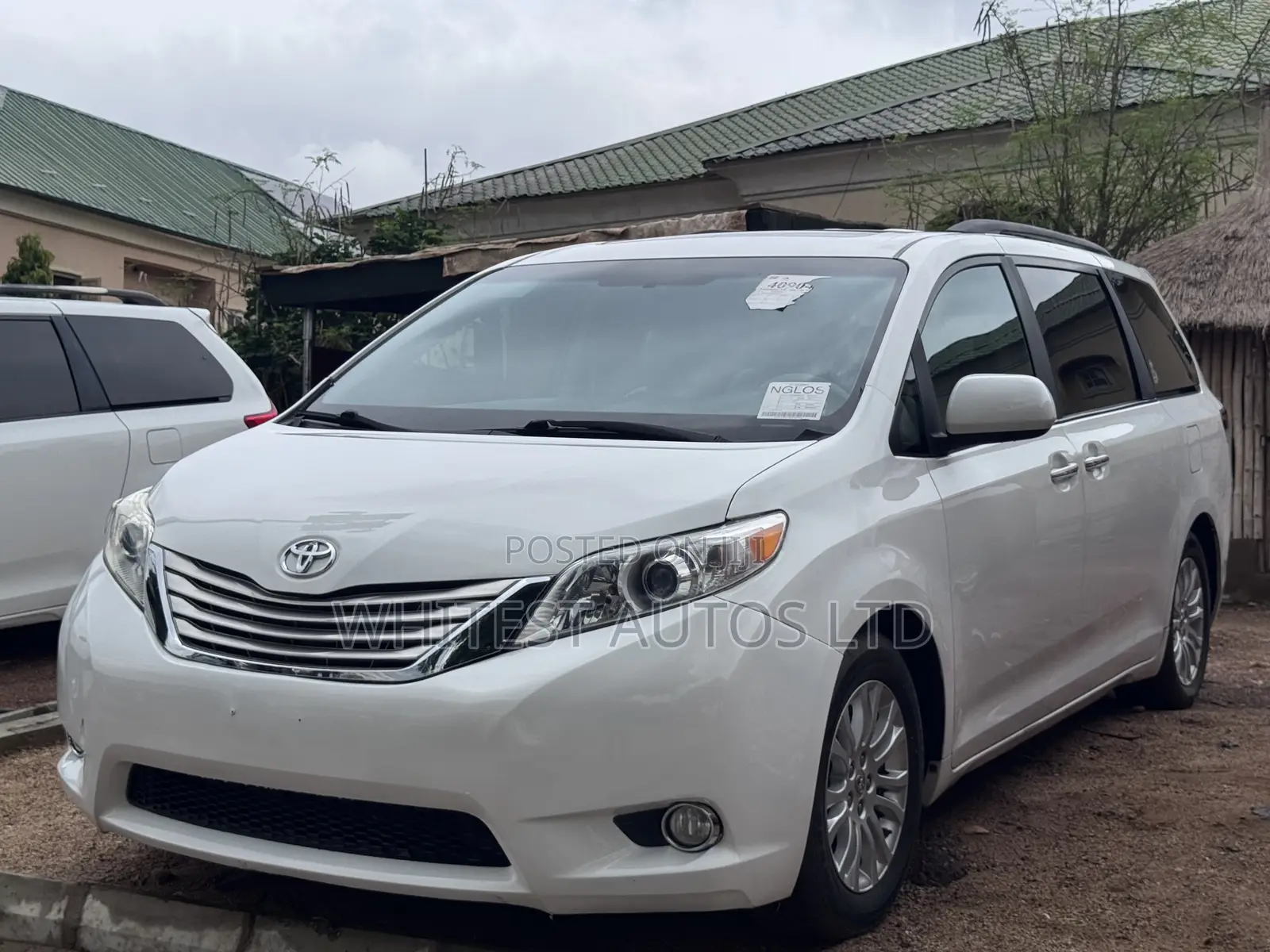 Toyota Sienna XLE 8 Passenger 2011 White