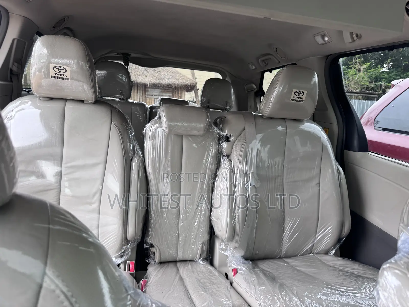 Toyota Sienna XLE 8 Passenger 2011 White
