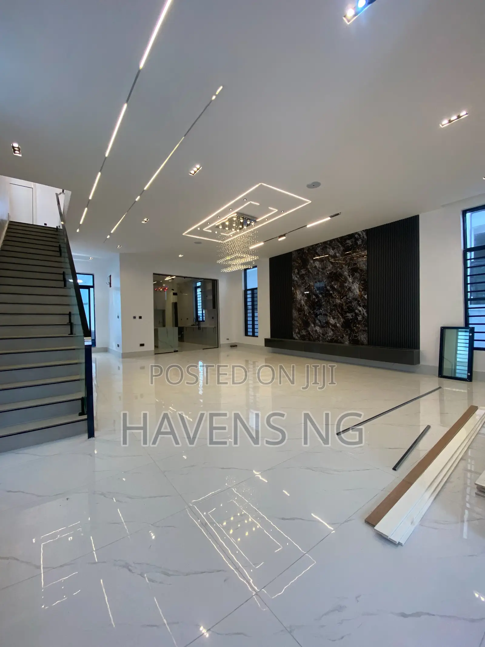 5bdrm Duplex in Chevron for sale