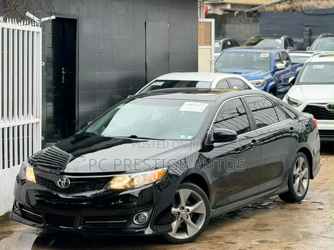 Toyota Camry SE V6 4dr Sedan (3.5L 6cyl 6A) 2012 Black