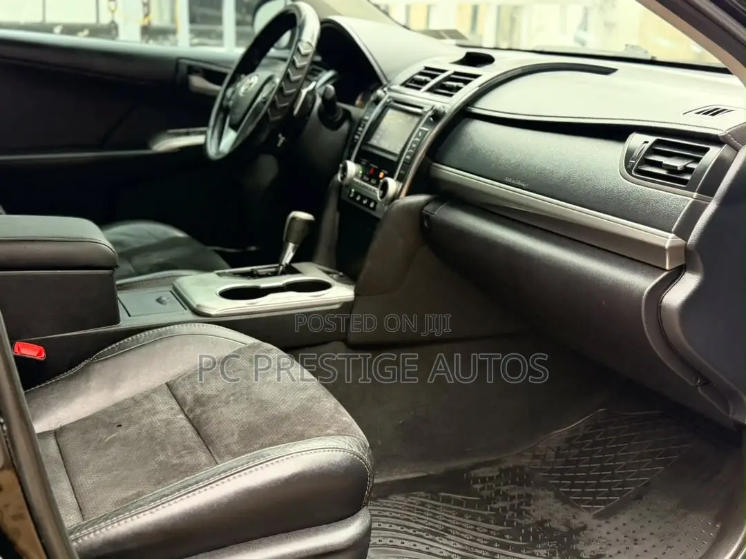 Toyota Camry SE V6 4dr Sedan (3.5L 6cyl 6A) 2012 Black