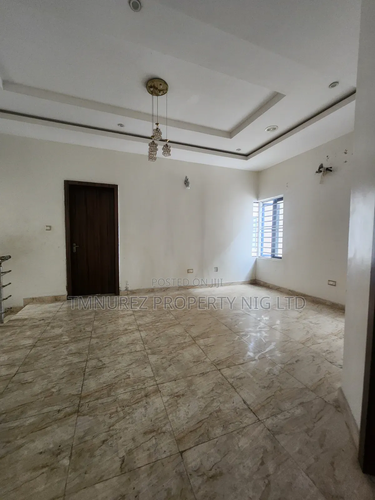 4bdrm Duplex in Chevron for sale