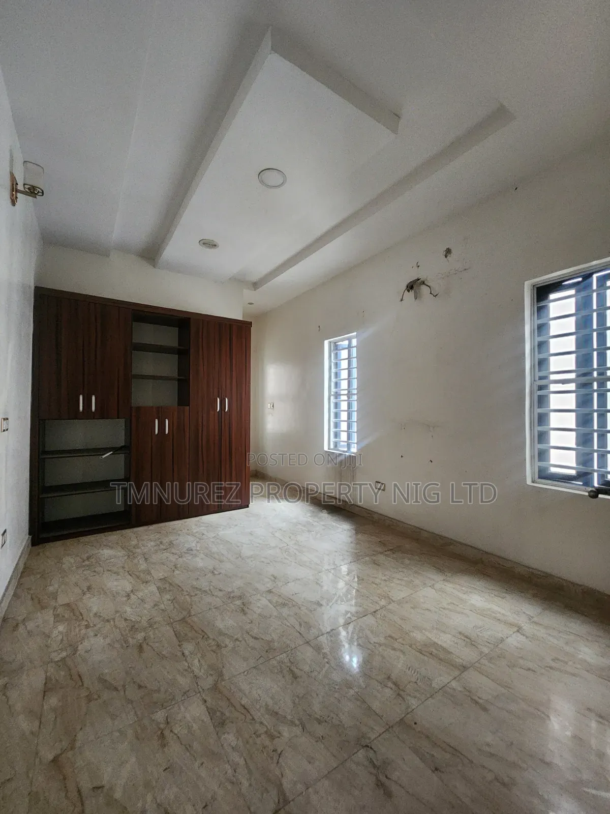 4bdrm Duplex in Chevron for sale