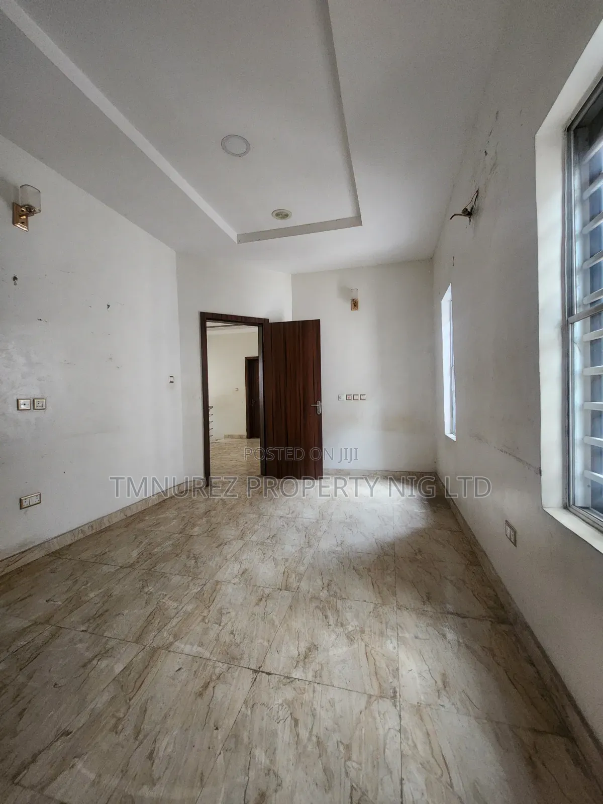 4bdrm Duplex in Chevron for sale