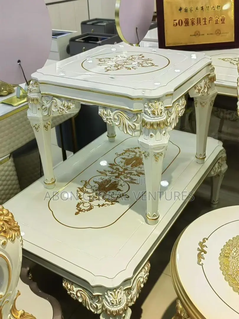 Royal Center Table With Side Stools