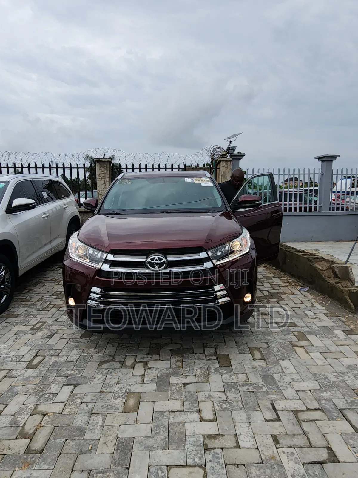 Toyota Highlander XLE 4dr SUV (3.5L 6cyl 6A) 2015 Red