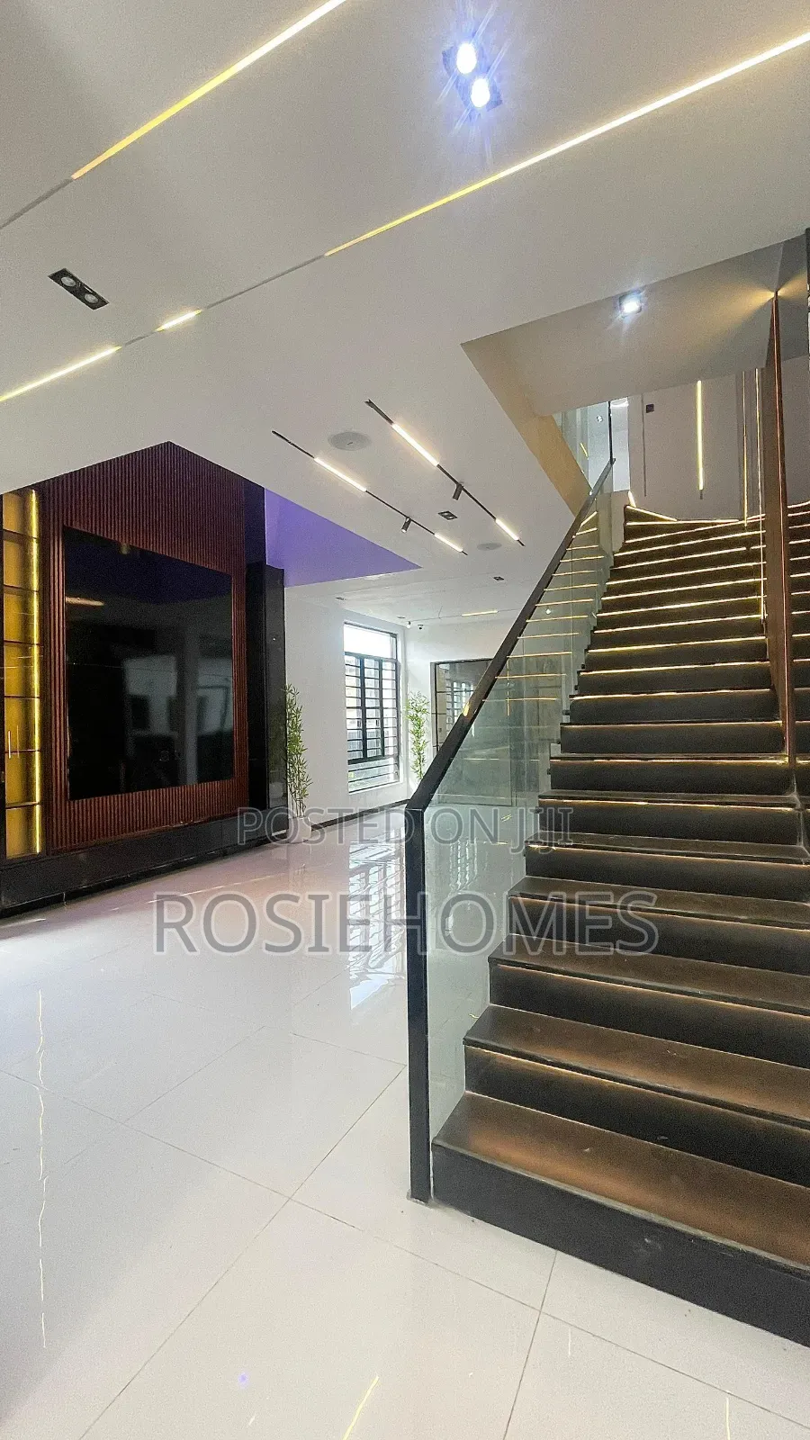 5bdrm Duplex in Ologolo Estate for sale