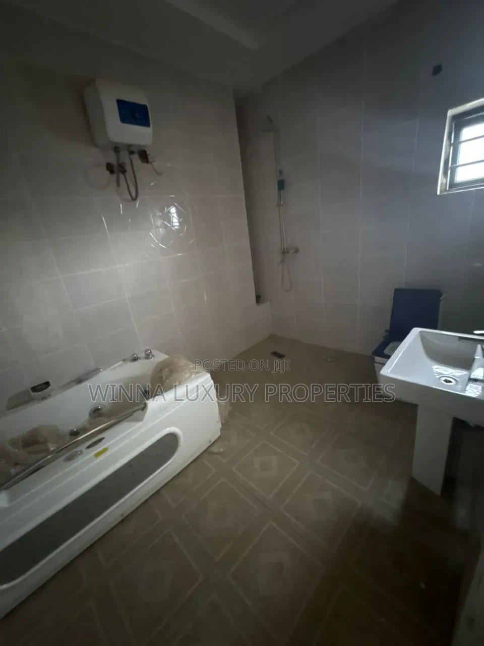 5bdrm Duplex in Trafford Villa, Lugbe District for rent