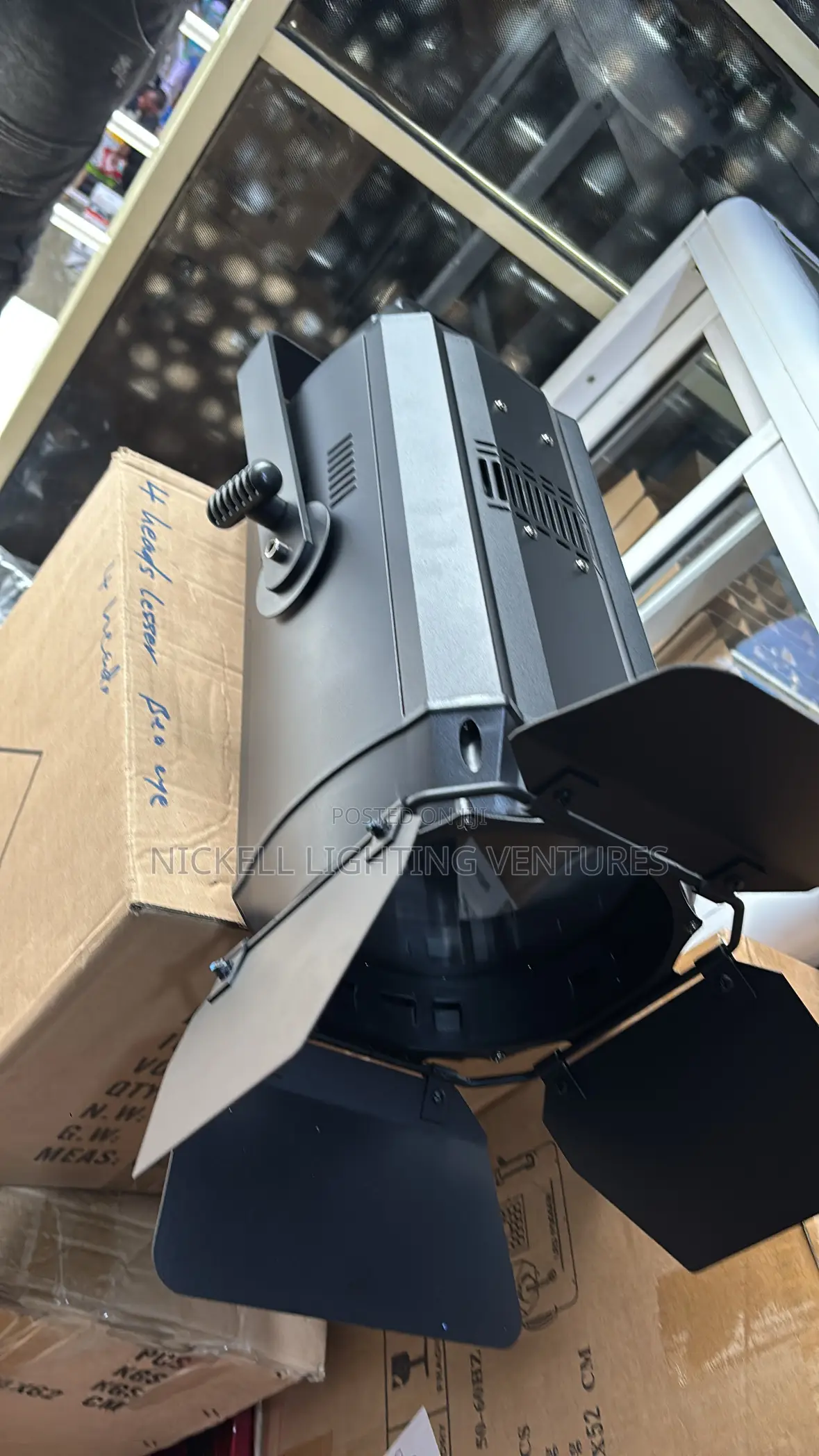 Led Fresnel Light Zoom 200w/ Pure White and Warm White