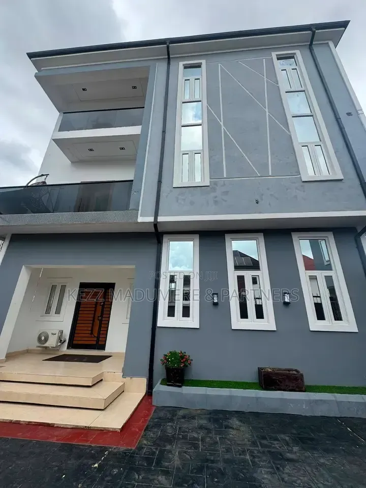 Furnished 4bdrm Duplex in Dr Peter Odili , for sale