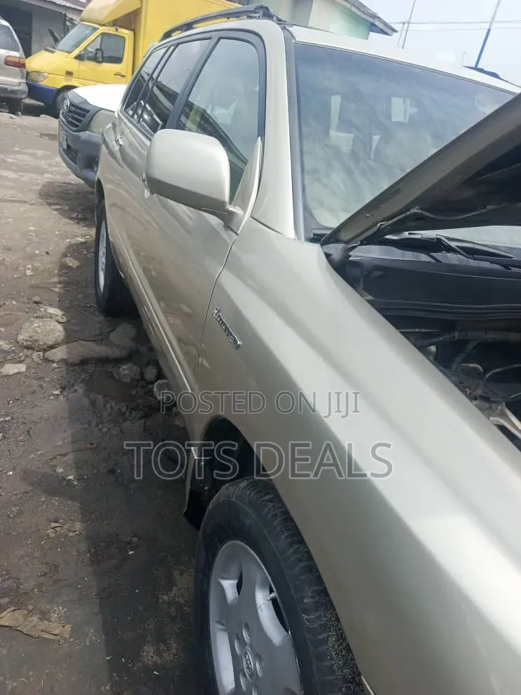 Toyota Highlander Limited V6 2005 Gold