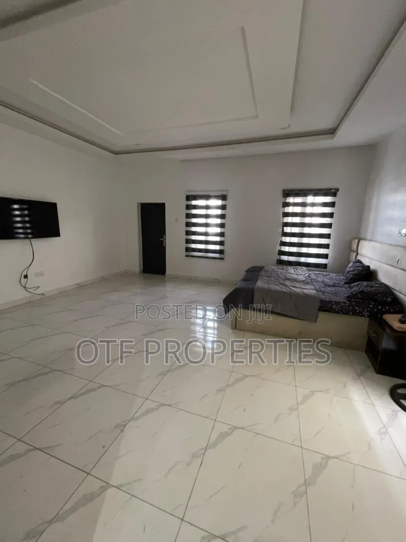 4bdrm Duplex in Jahi Gilmore for rent