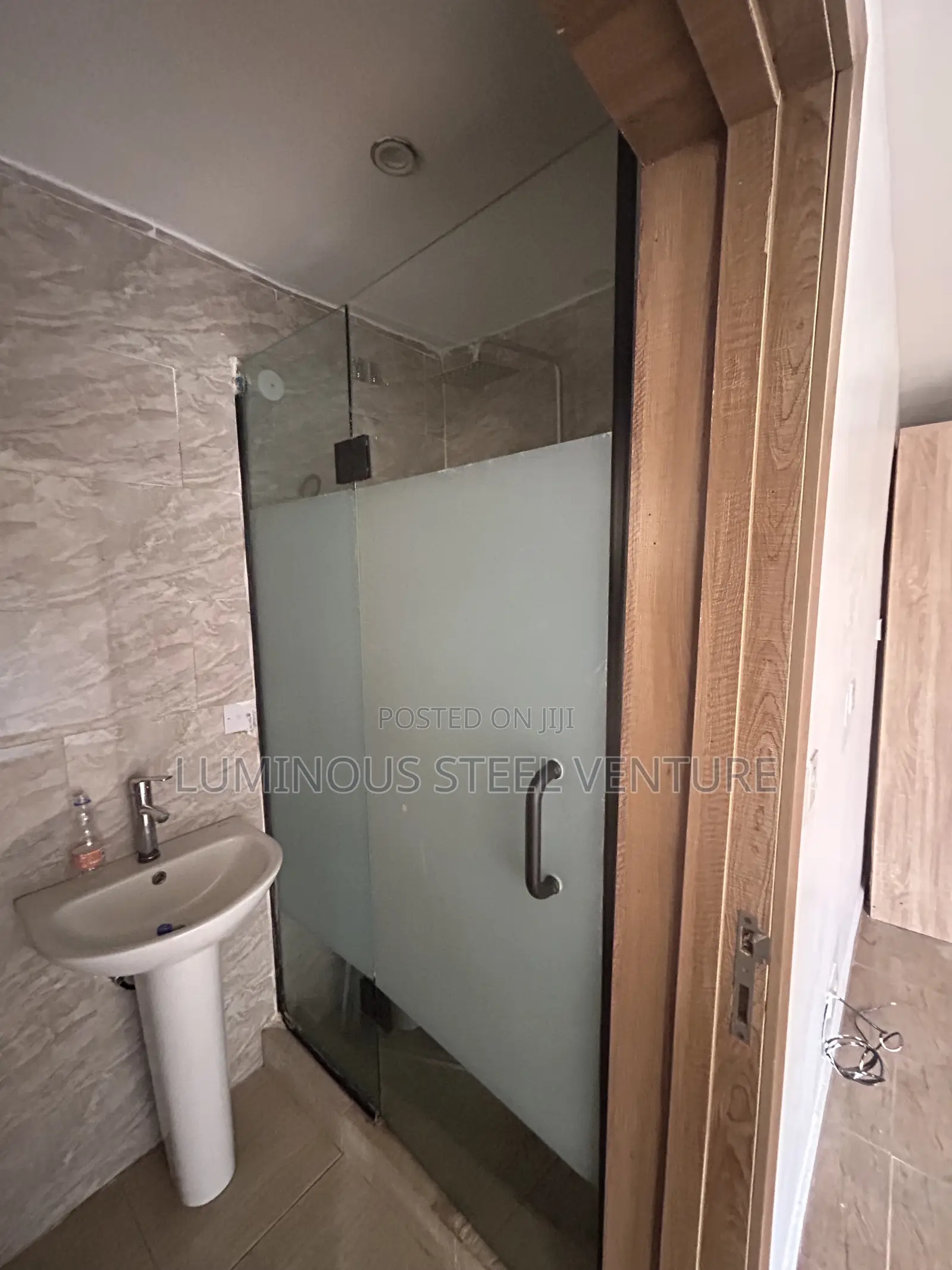 Glass: 10mm or 12mm Clear, Tempered Safety Glass for Maximum Durabilit