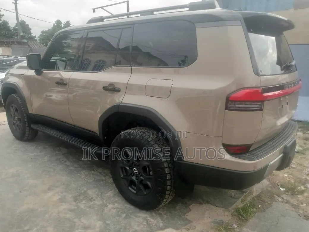 Lexus GX 2025 Gold