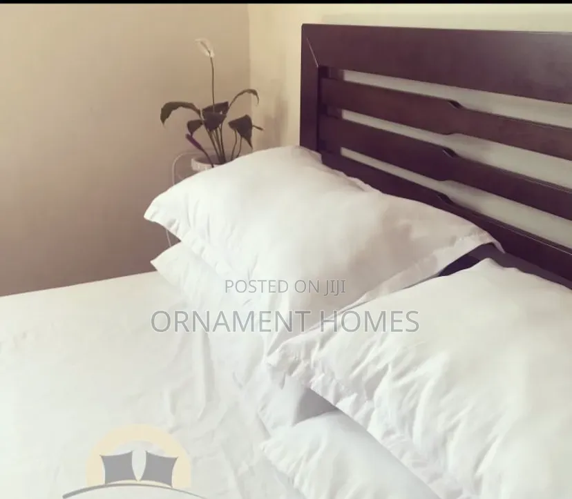 White Bedsheet ,Quilt and Mixed Pillowcases