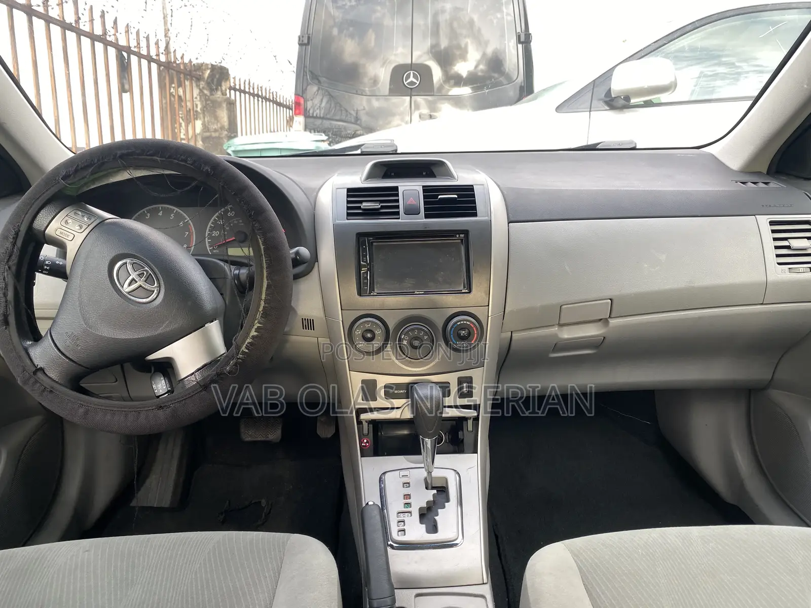 Toyota Corolla LE 4dr Sedan (1.8L 4cyl 4A) 2013 Black