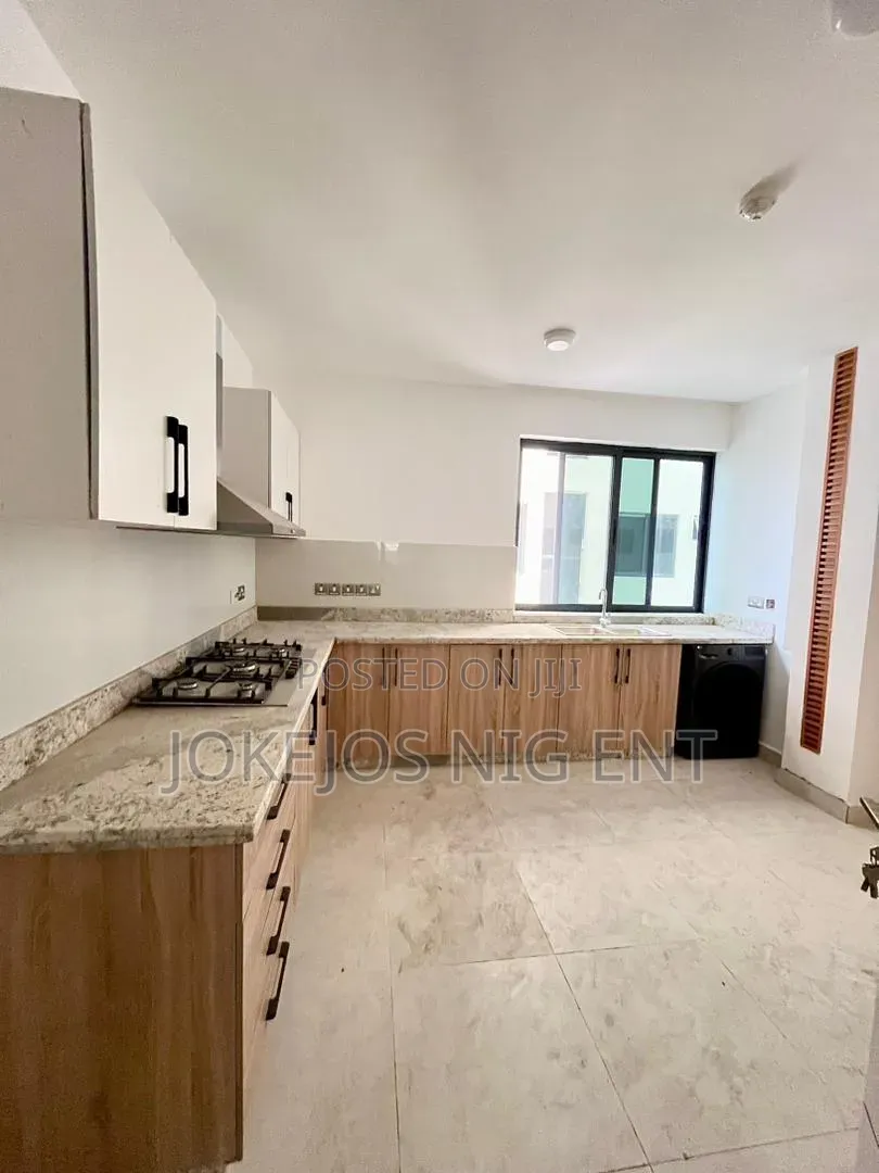 3bdrm Apartment in Victoria Island, Ahmadu Bello Way for sale