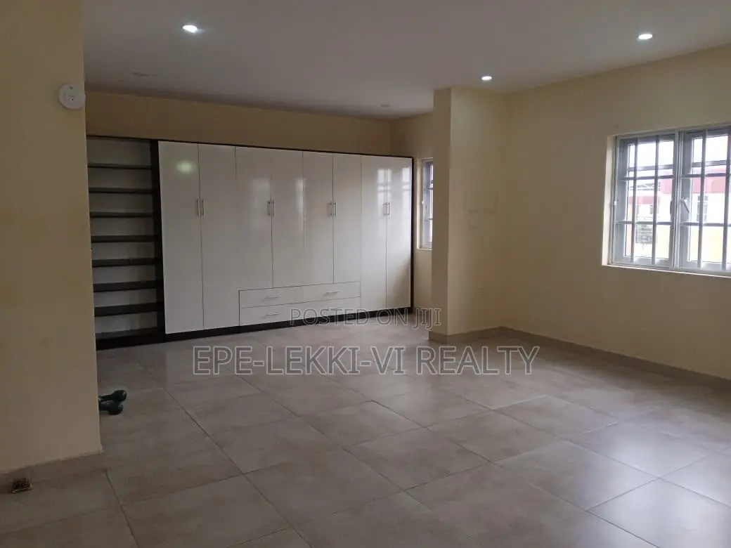 4bdrm Maisonette in Ikate for rent