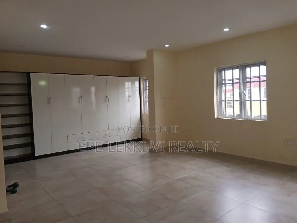 4bdrm Maisonette in Ikate for rent
