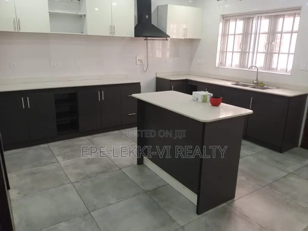 4bdrm Maisonette in Ikate for rent