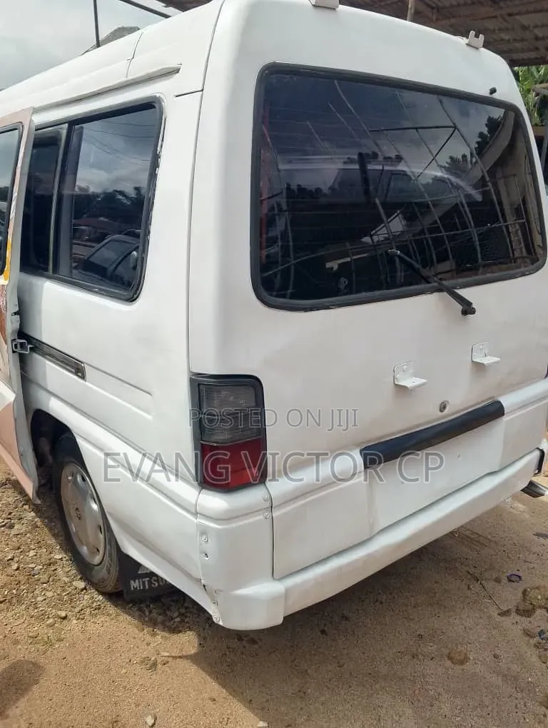 Mitsubishi L300 2005 White