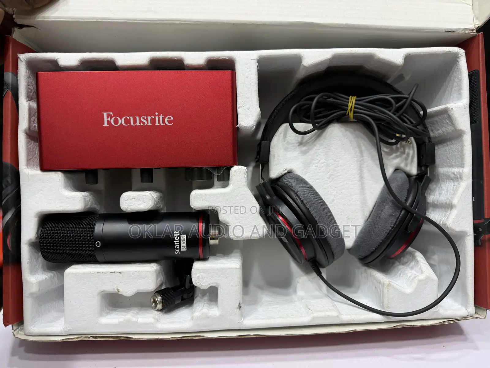 Focusrite Scarlett 2i2 Studio Bundle 3rd Gen (Used)