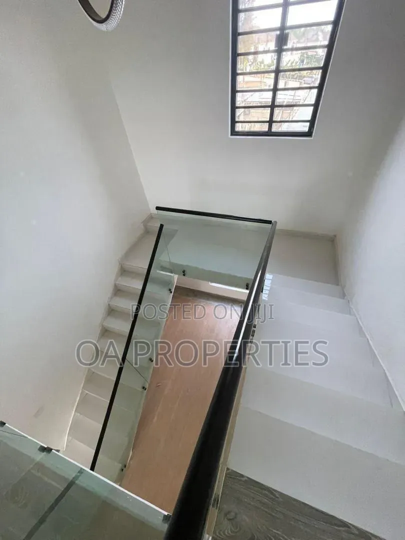 3bdrm Duplex in Carlton Gate Estate for sale