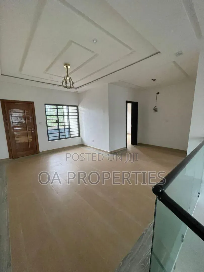 3bdrm Duplex in Carlton Gate Estate for sale