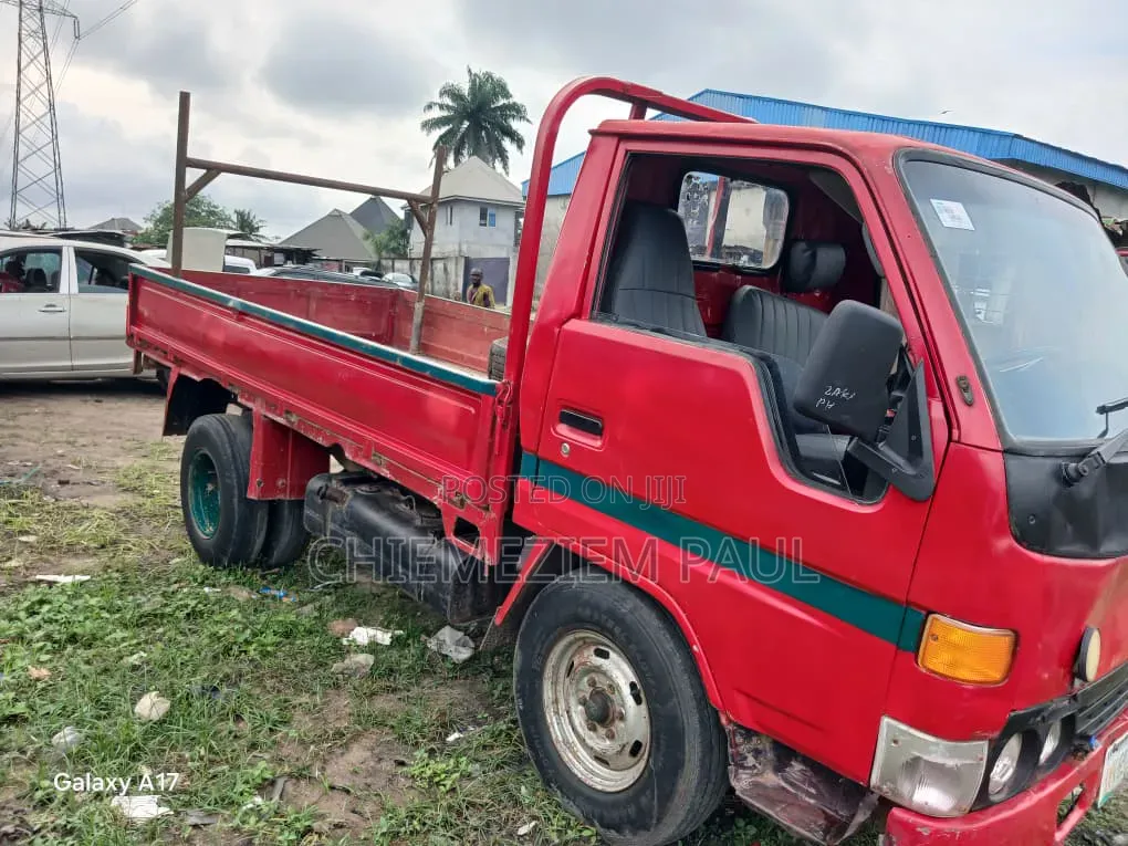 Toyota Dyna 2010 Red
