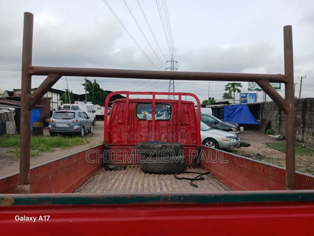 Toyota Dyna 2010 Red